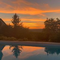 Coucher de soleil sur la piscine - Maison Mard'Or